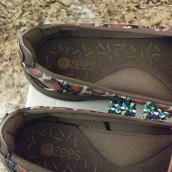 *0317 Bzees Lipstick Slip Ons - Picture 5 of 8